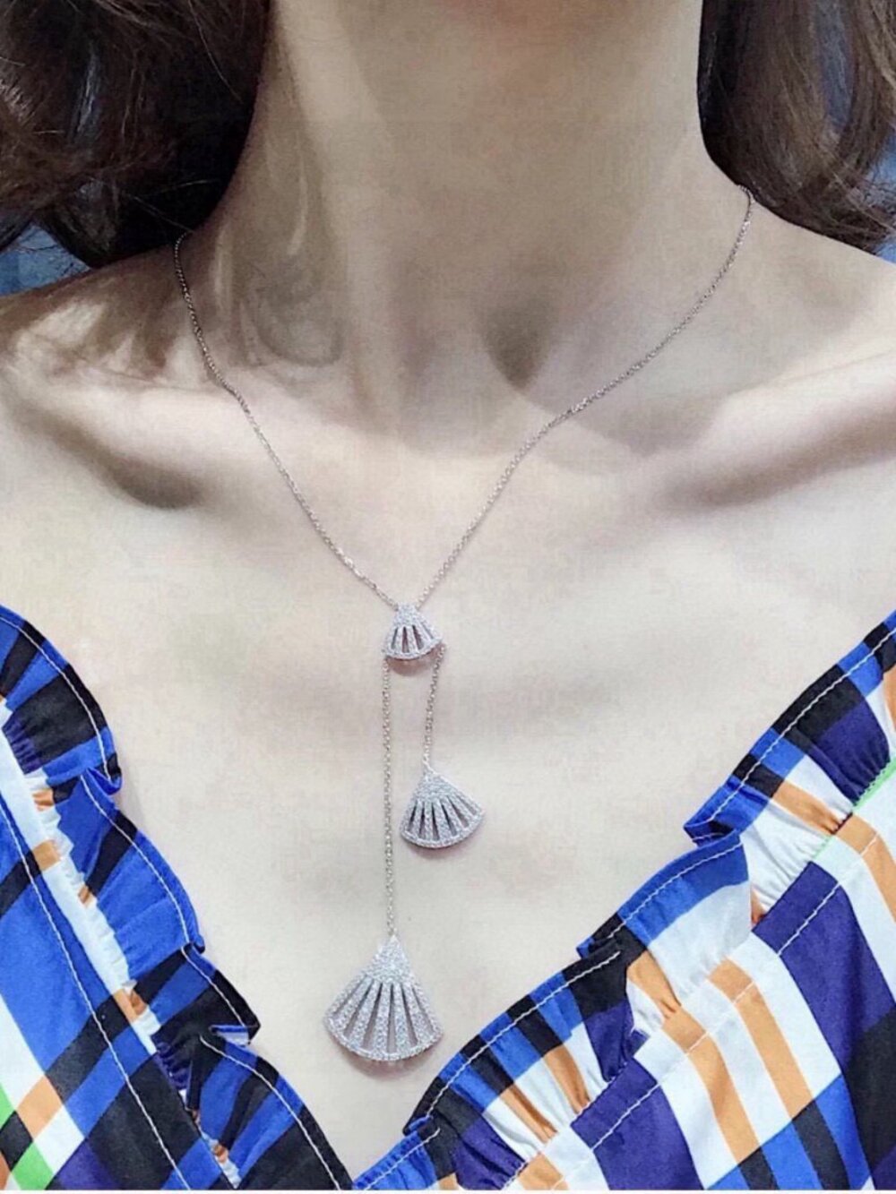 apm monaco valentine fan-shaped necklace